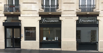 Vue de l'extérieur de la librairie-galerie Mouvements-ruevisconti