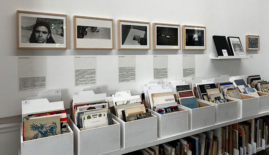 vue de l'exposition de Bernard Plossu, Librairie Mouvements, mars 2026